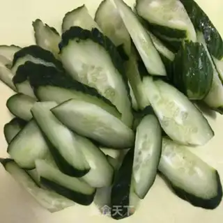 Make Eggs and cucumbers step 1