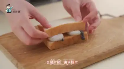 Make Cracker soup and full toast step 4