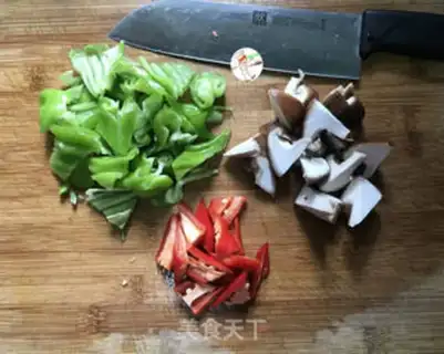 Make Pyramid chicken gravy step 1