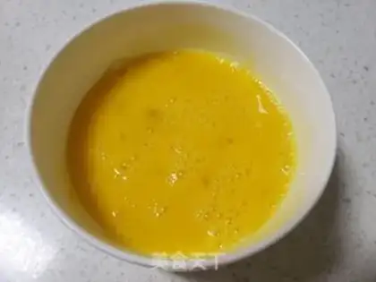 Make Garlic duck egg fried rice step 5