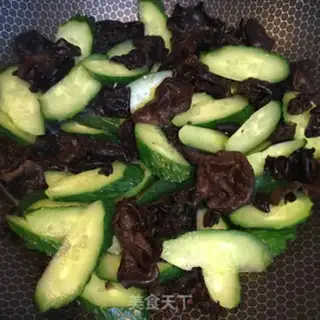 Make Eggs and cucumbers step 5