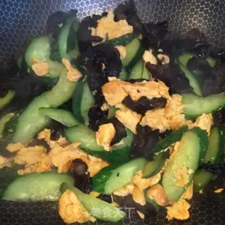 Make Eggs and cucumbers step 6