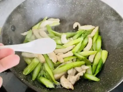 Make Low-calded, delicious chicken silk step 11