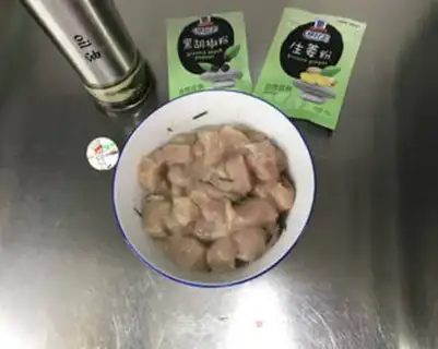 Make Pyramid chicken gravy step 4