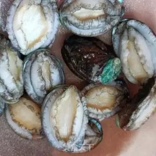 Make Garlic abalone soup step 1
