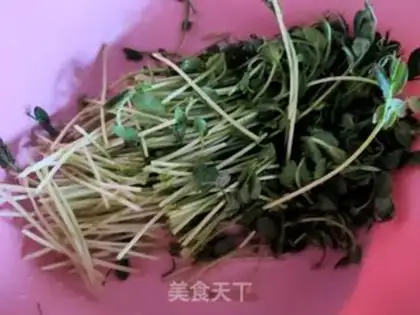 Make Black bean sprouts with golden needle mushrooms step 0