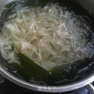 Make Powdered shrimp balls step 4
