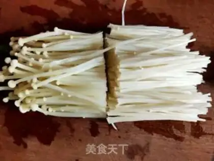 Make Black bean sprouts with golden needle mushrooms step 1