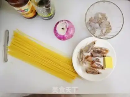 Make Black pepper shrimp pasta step 0