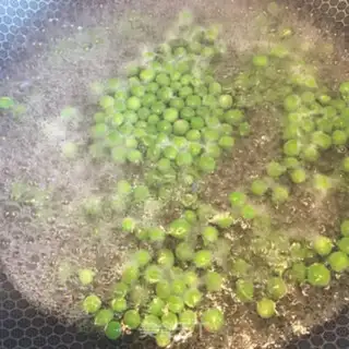 Make Sugar vinegar and pea ribs step 2
