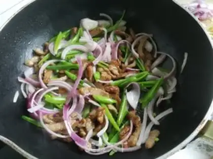 Make Onion fried willows step 4