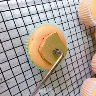 Make A branded cupcake step 25