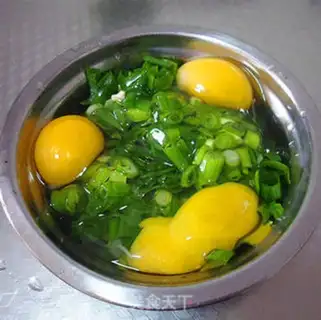 Make Onion fried eggs step 2
