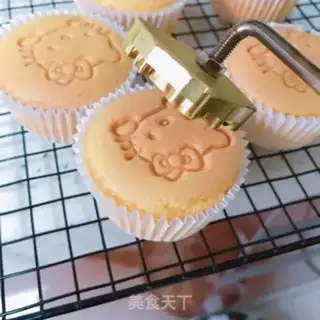 Make A branded cupcake step 26