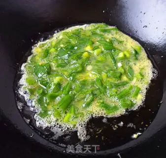 Make Onion fried eggs step 4