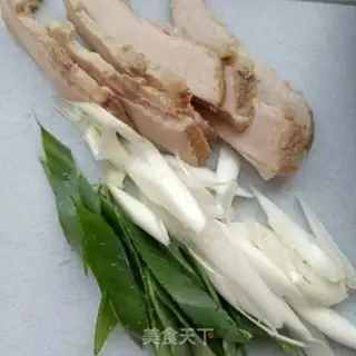 Make "Spring onions with a bouquet." step 0