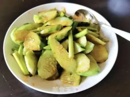 Make The cucumber with garlic step 4