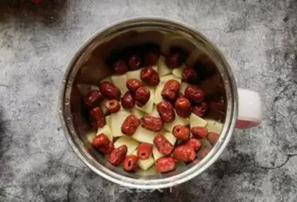 Make Apple date water step 3