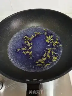 Make ♪ Blue cheesy rose roll ♪ step 1