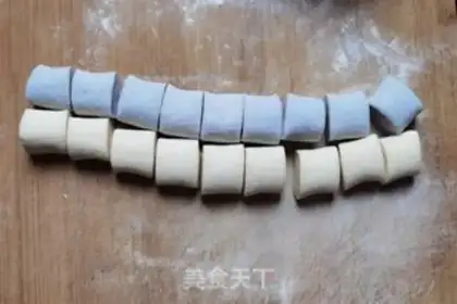 Make ♪ Blue cheesy rose roll ♪ step 8