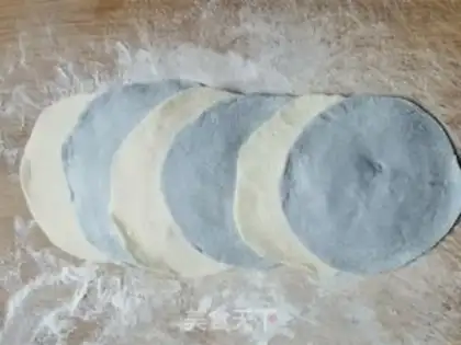 Make ♪ Blue cheesy rose roll ♪ step 9