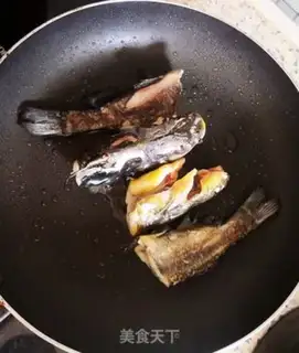 Make Skullfish, tomatoes, egg soup step 3