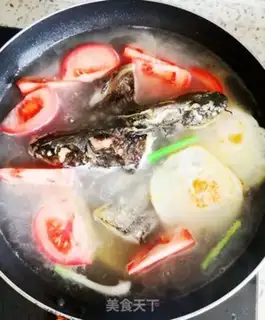 Make Skullfish, tomatoes, egg soup step 4