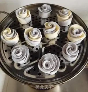 Make ♪ Blue cheesy rose roll ♪ step 15