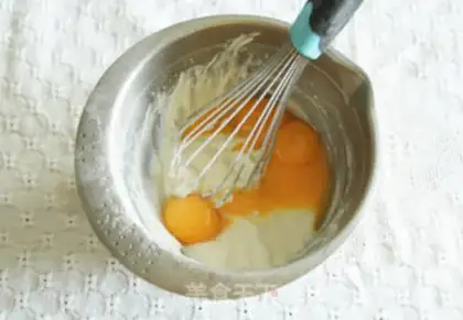 Make Strawberry roll step 3