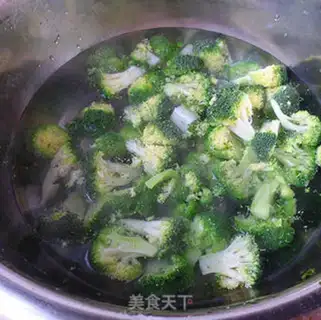 Make Garlic broccoli step 2