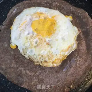 Make All-eat egg cucumber burrito step 5