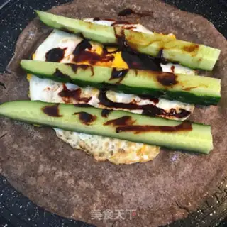 Make All-eat egg cucumber burrito step 6