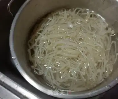 Make Puffing chicken liver with a needle step 2