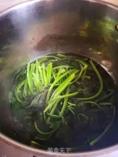 Make Spinach fried eggs step 0