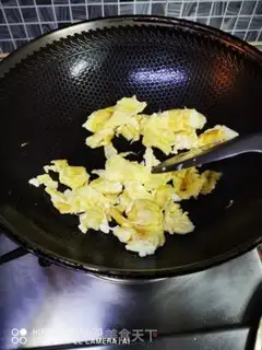 Make Spry pepper fried eggs step 1