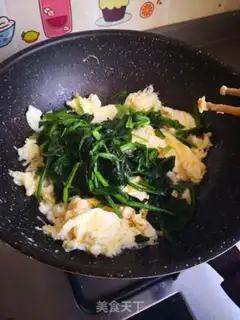 Make Spinach fried eggs step 5