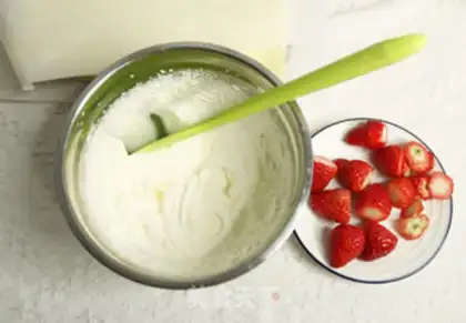 Make Strawberry roll step 19