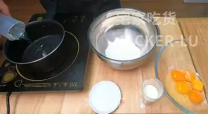 Make Japanese cotton Swiss roll step 2