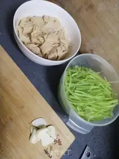 Make Strawberry yogurt step 0
