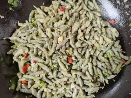 Make Garlic peppers and tweezers step 14
