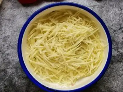 Make Garlic pepper steamed potatoes step 2