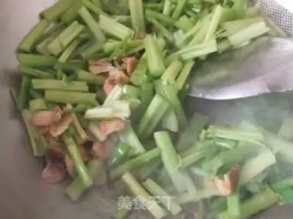 Make Celery fried meat step 3