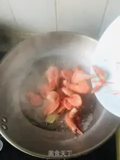Make Shrimp in white step 1