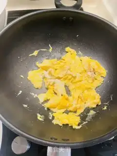 Make Red spinach fried eggs step 0