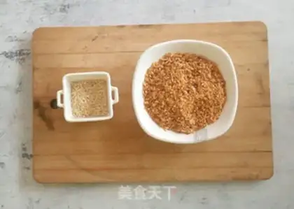 Make An egg roller with moss step 1