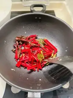 Make Red spinach fried eggs step 2