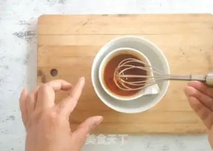 Make An egg roller with moss step 2