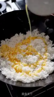 Make Gold egg fried rice step 4