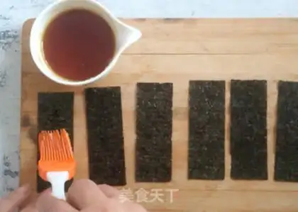 Make An egg roller with moss step 3