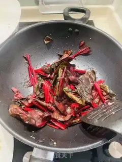 Make Red spinach fried eggs step 4
